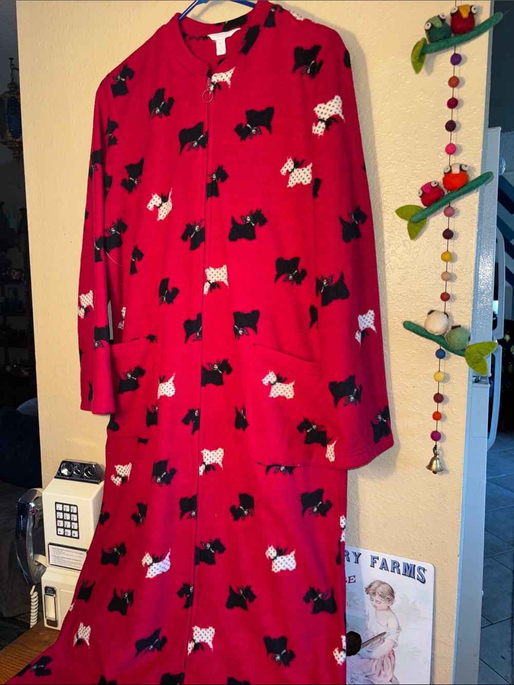 EUC cozy red fleece zip-up sleepwear top by Charter Club featuring a playful bla